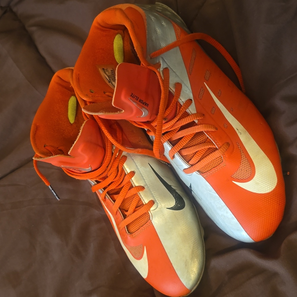 Nike Hyperfuse Athletic Cleats - image 2